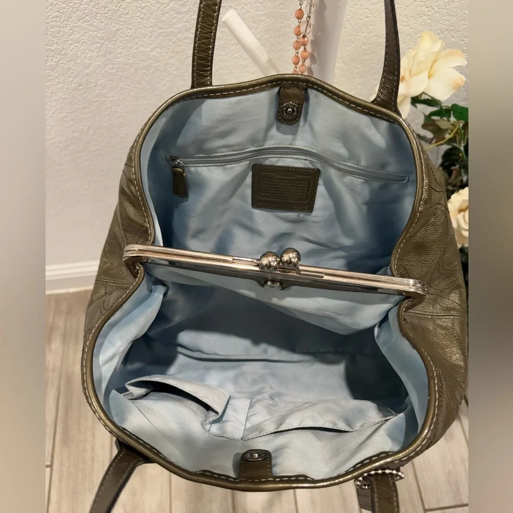 Coach Signature Stitch Patent Leather, Olive Green, 3 Section KISS Lock Purse - Picture 9 of 16